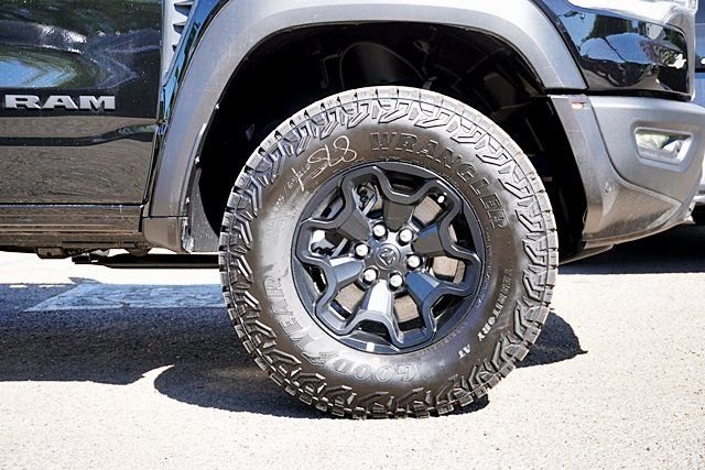 New 2026 Diamond Black Crystal Pearl-Coat Exterior Paint RAM RHO image 8