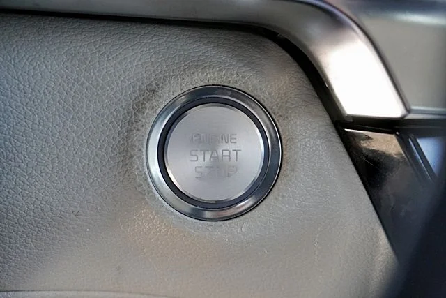 Used 2021 White Kia EX image 30