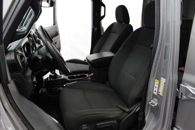 Used 2019 Silver Jeep Unlimited Sport S image 15