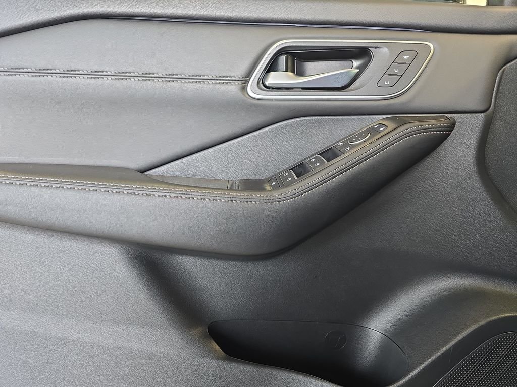 Used 2024 Gray Nissan Platinum image 29