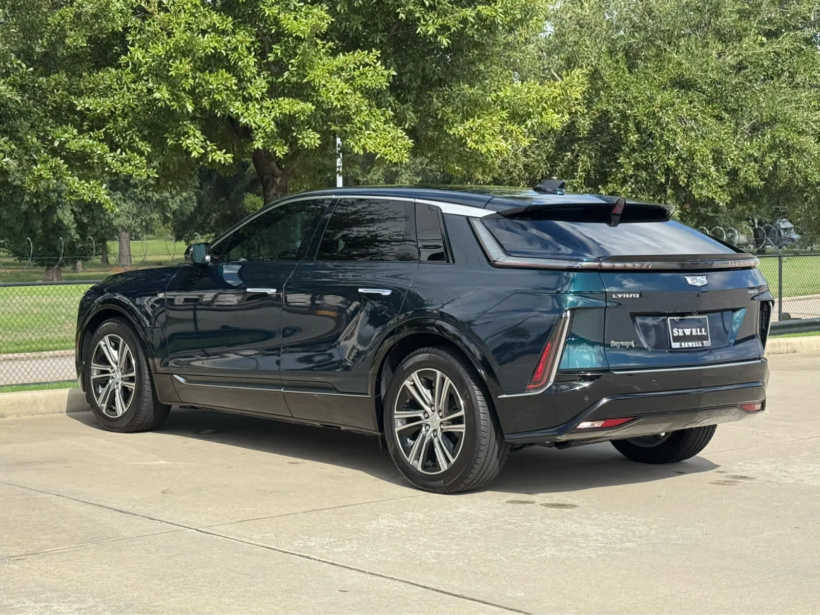 Used 2025 Emerald Lake Metallic Cadillac Luxury image 8