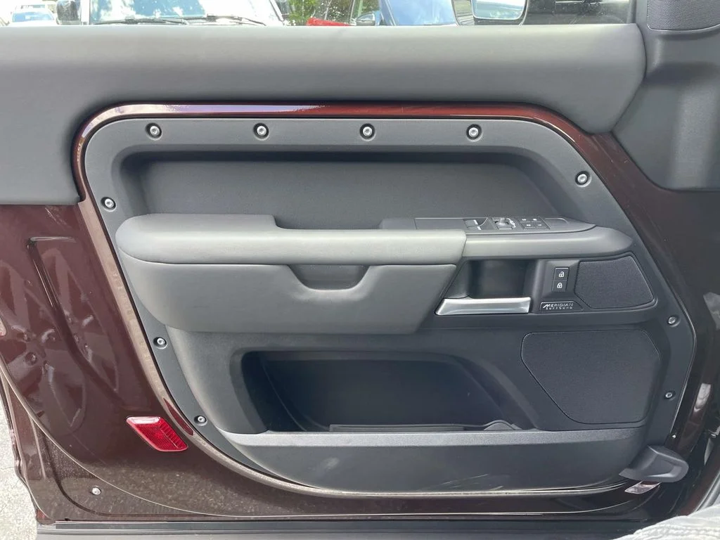 New 2026 Sedona Red Land Rover X-Dynamic SE image 31