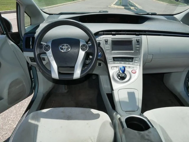Used 2013 Pearl Toyota Three image 21