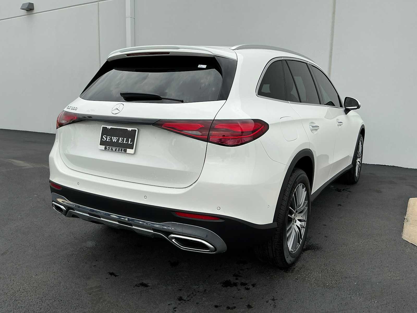 Certified Used 2026 Polar White Mercedes-Benz GLC 300 image 4
