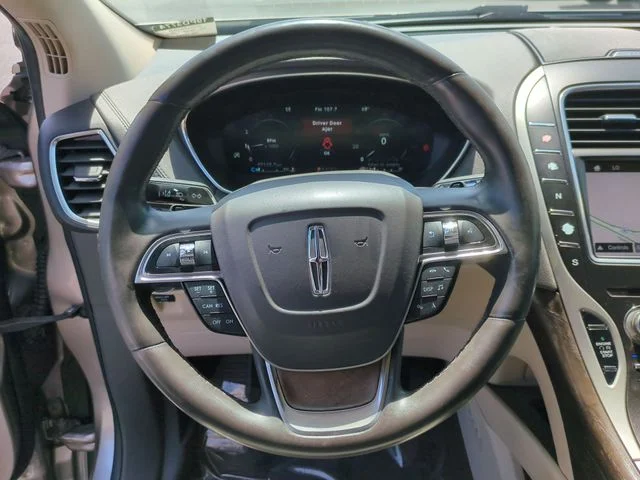 Used 2019 Brown Lincoln Select image 14