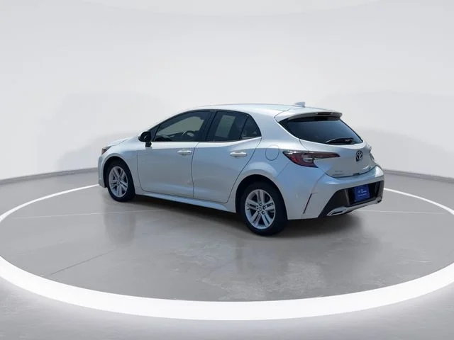 Used 2019 White Toyota SE image 5