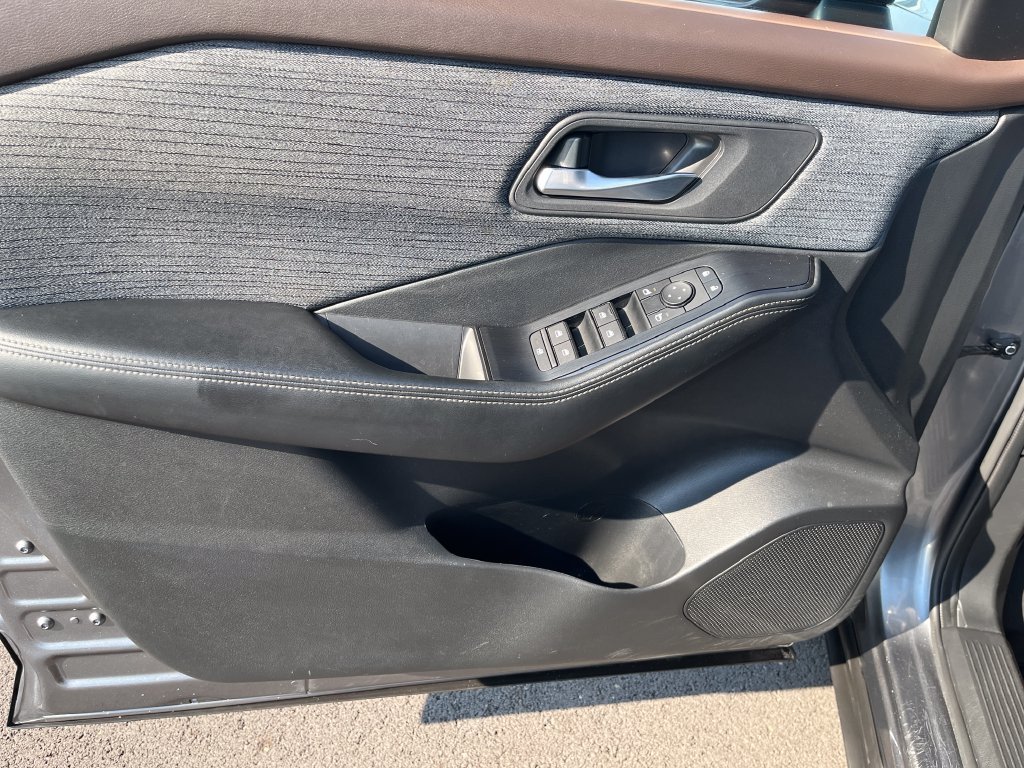 Used 2023 Gray Nissan SV image 11