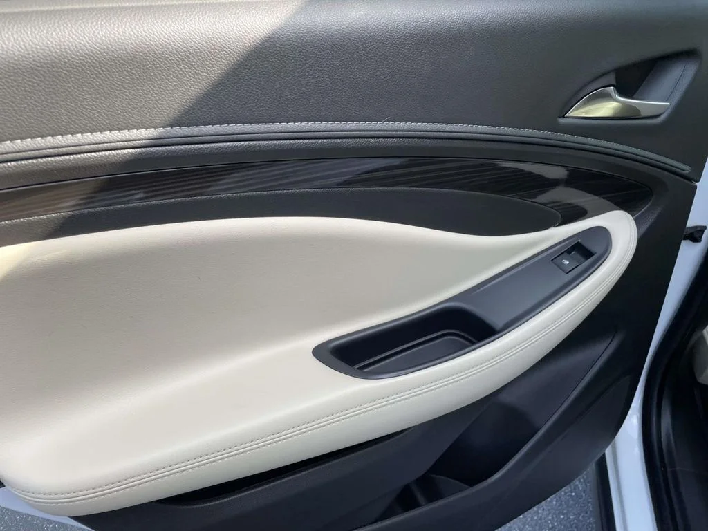 Used 2020 SUMMIT WHITE Buick Premium II image 14