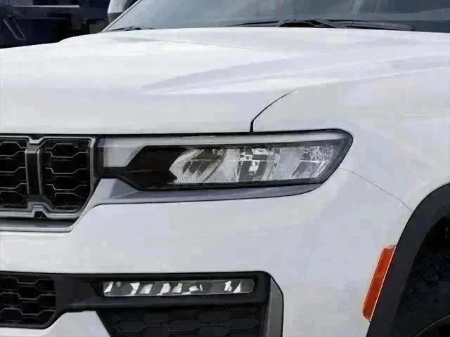 New 2027 Bright White Clear-Coat Paint Jeep Limited image 18