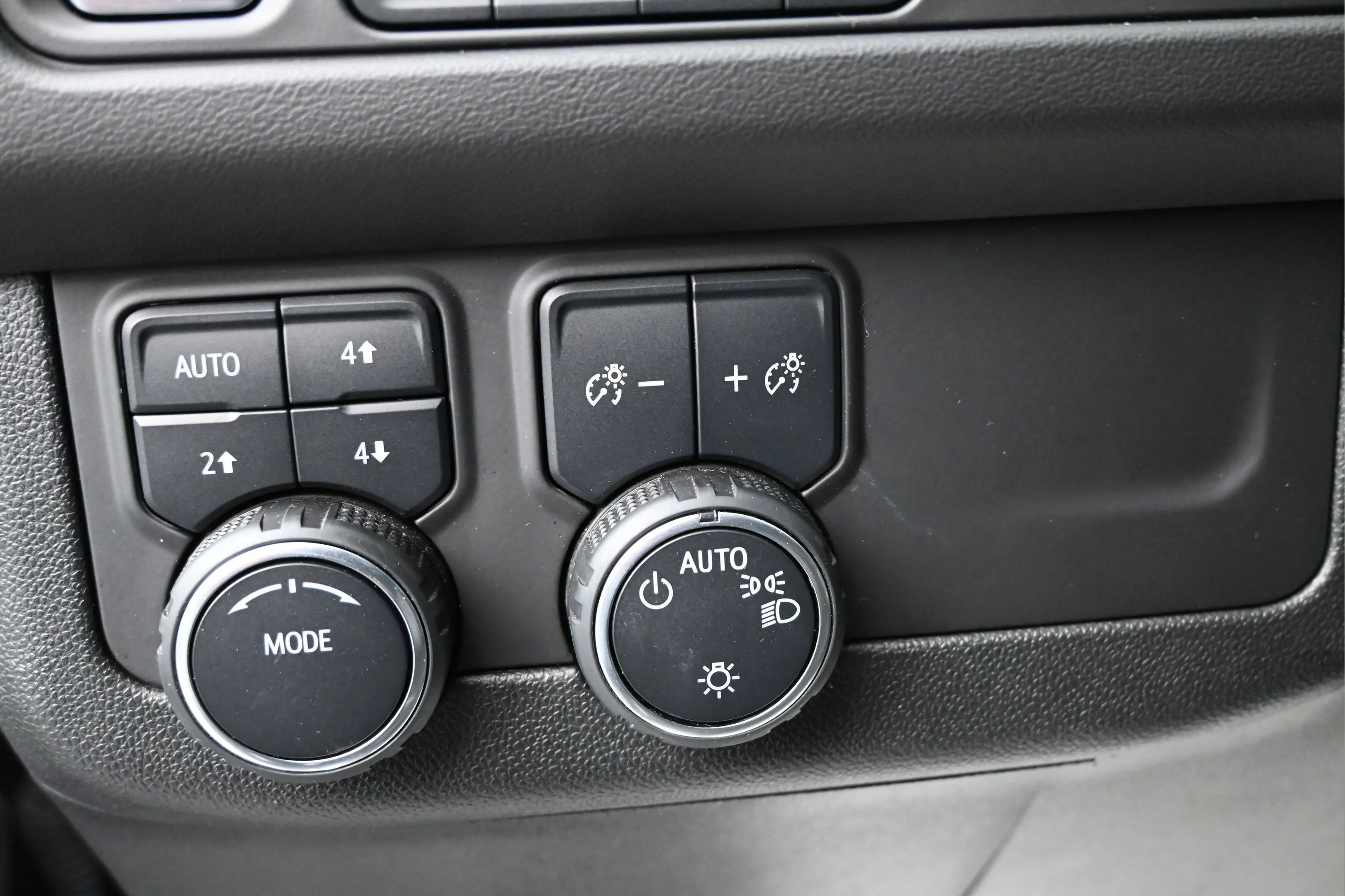 Used 2024 Black Chevrolet Premier image 30