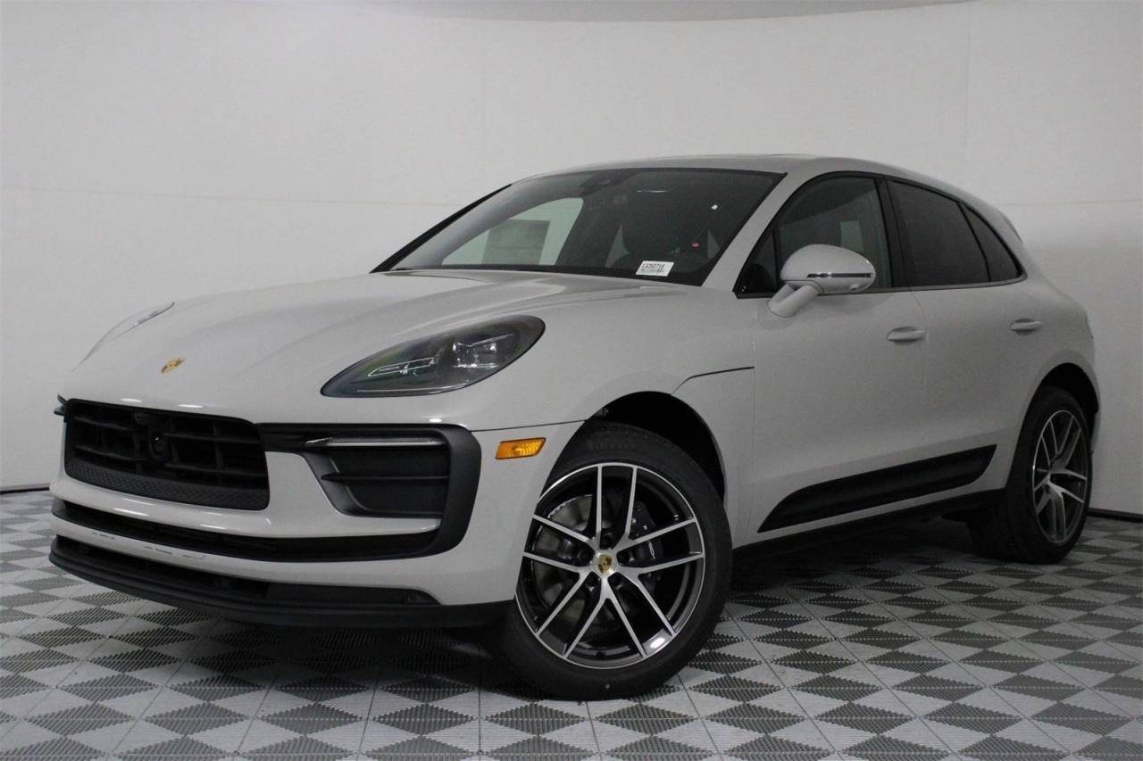 2025 Porsche Macan Base