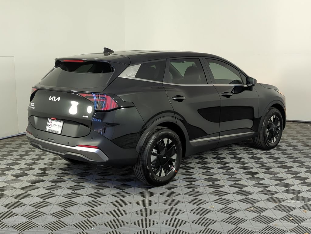 New 2026 Fusion Black Kia LX image 7