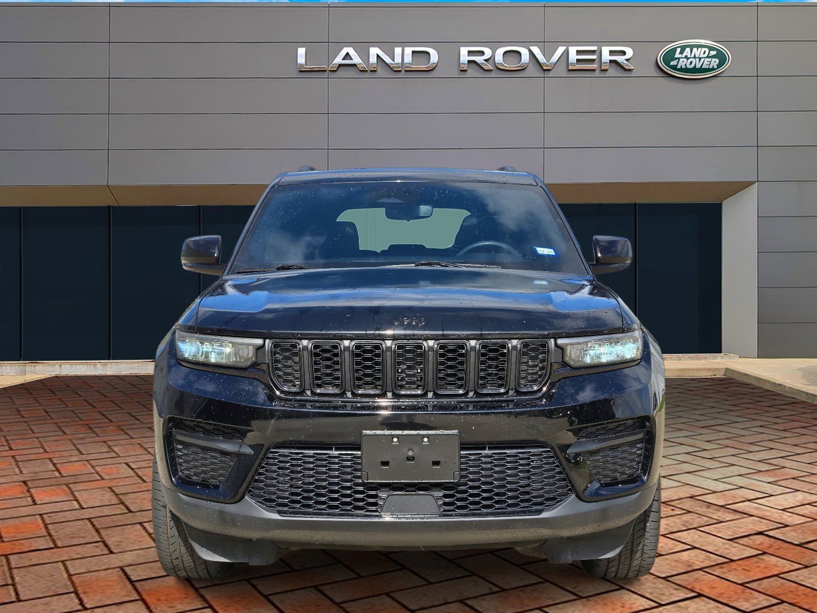 Used 2023 Diamond Black Crystal Pearlcoat Jeep Altitude image 2