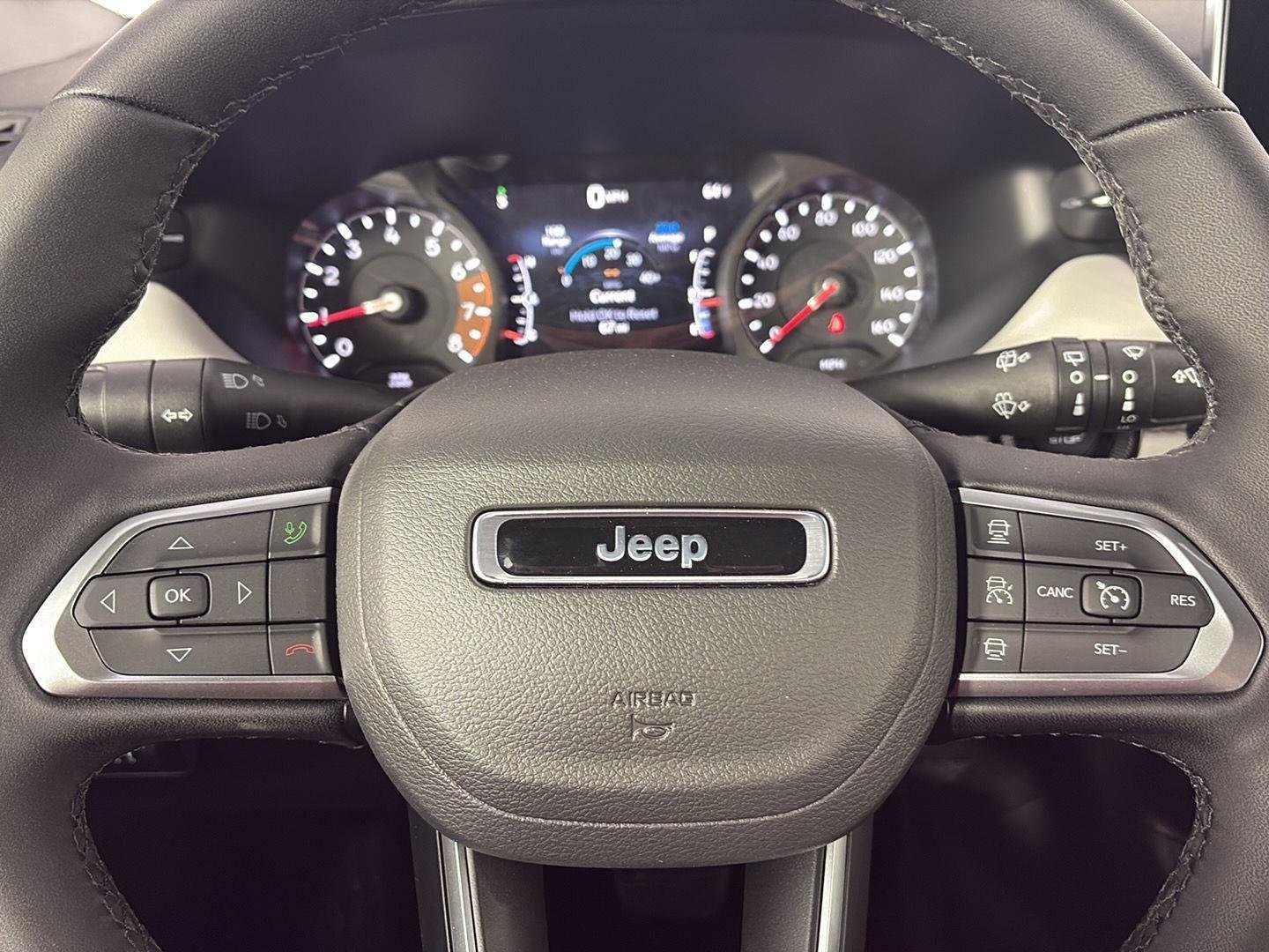 New 2026 Hydro Blue Pearl-Coat Exterior Paint Jeep Limited image 15
