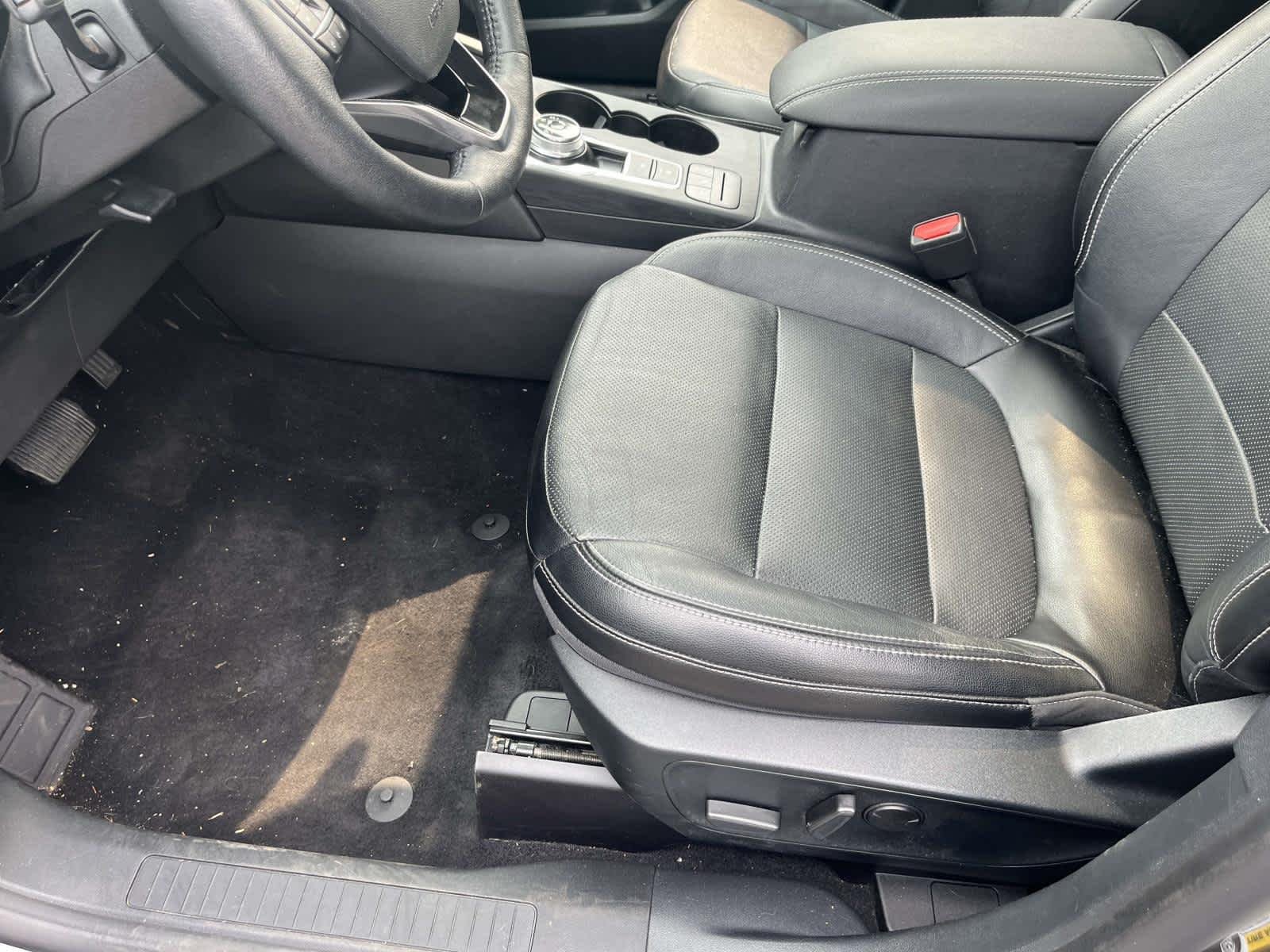 Used 2020  Ford Titanium Hybrid image 15
