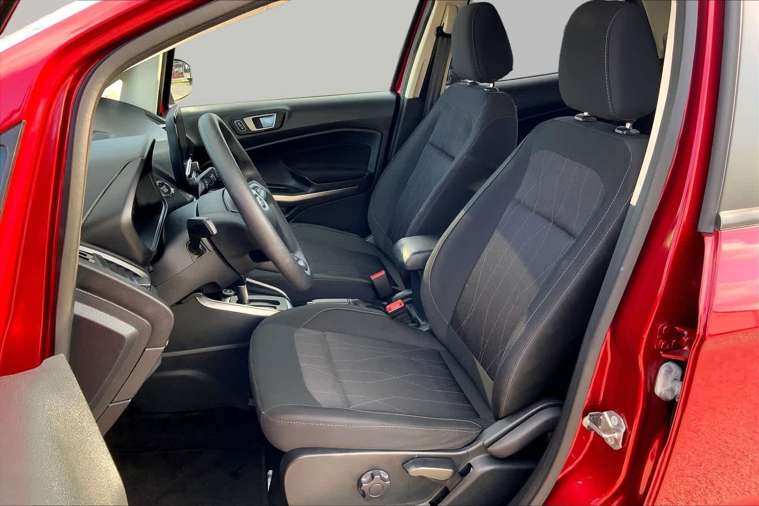 Used 2021 Ruby Red Metallic Tinted Clearcoat Ford SE image 8