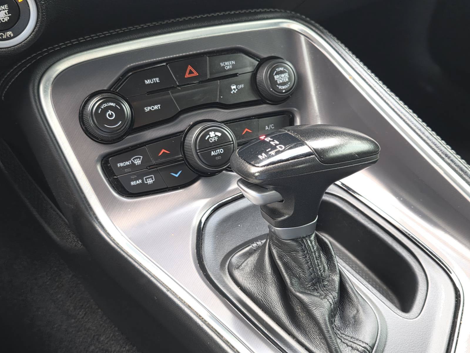 Used 2020 Granite Pearlcoat Dodge SXT image 19