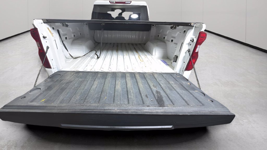 Used 2022 SUMMIT WHITE Chevrolet LT image 28