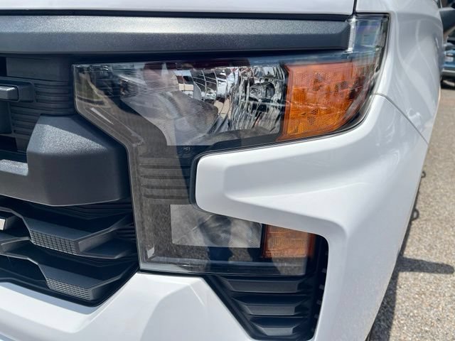 Used 2025 Summit White Chevrolet Custom image 4