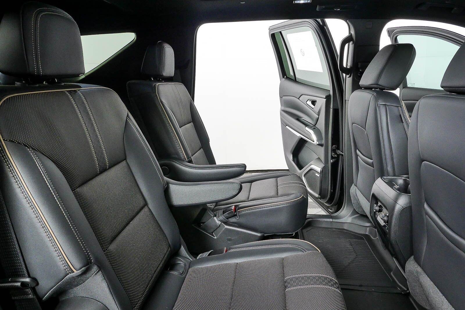 New 2026 Mosaic Black Metallic Chevrolet High Country image 23