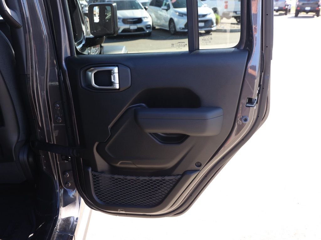 New 2026 Granite Crystal Metallic Clear-Coat Exterior Paint Jeep Rubicon image 18