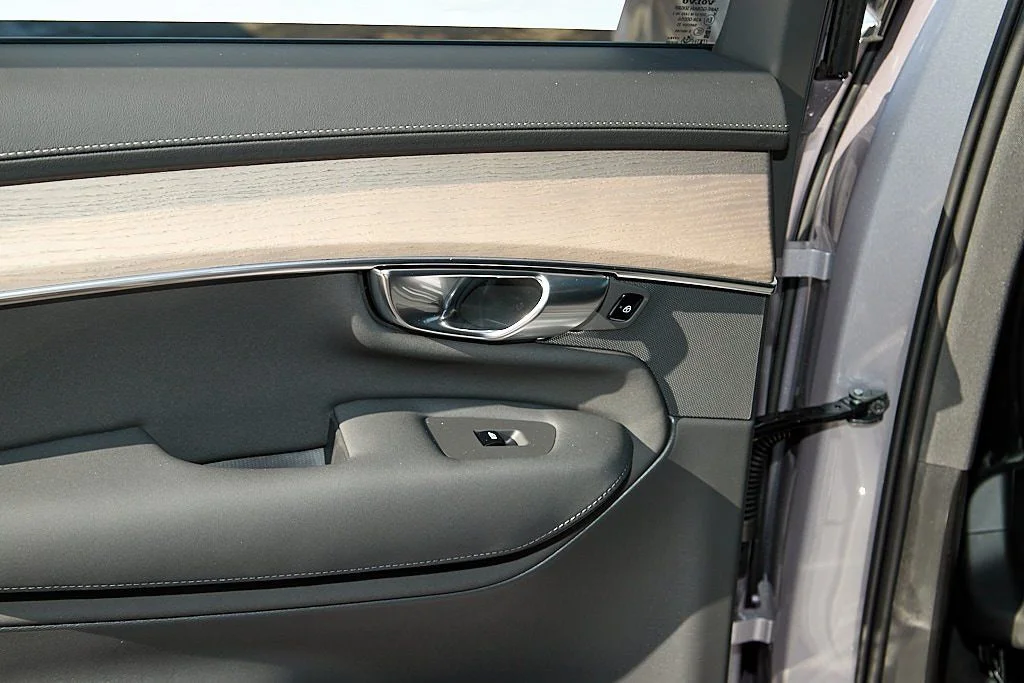 New 2026 Aurora Silver Volvo Plus image 19