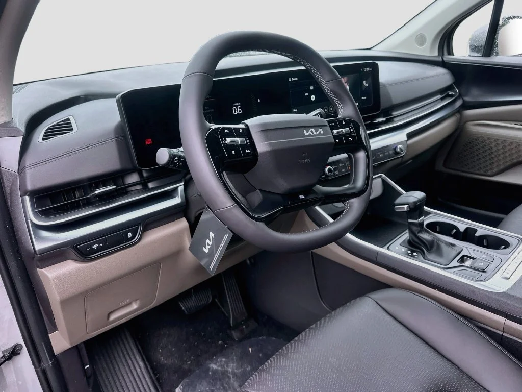 New 2027 Ceramic Silver Kia LXS image 9