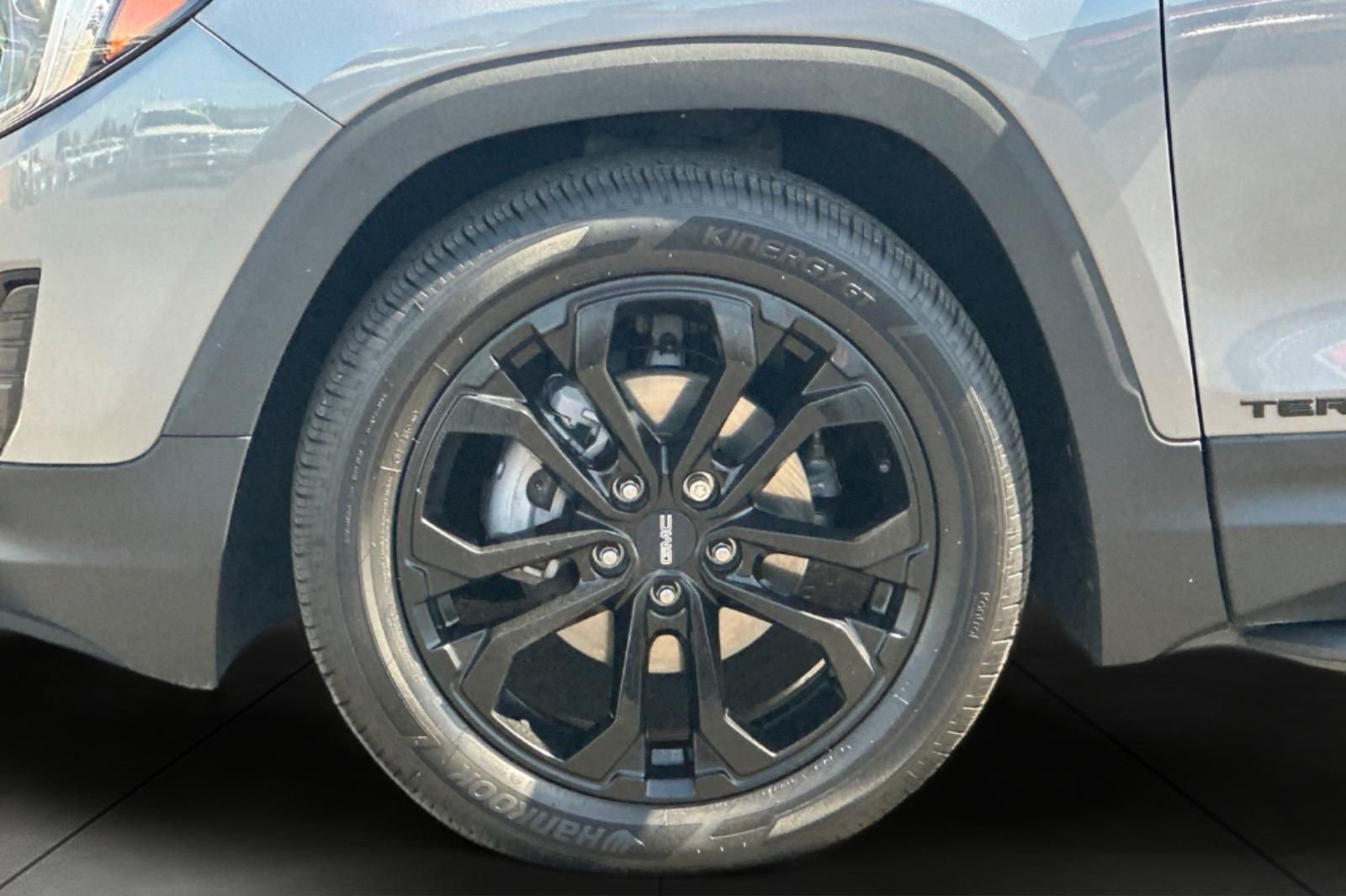 Used 2021 Gray GMC SLT image 31