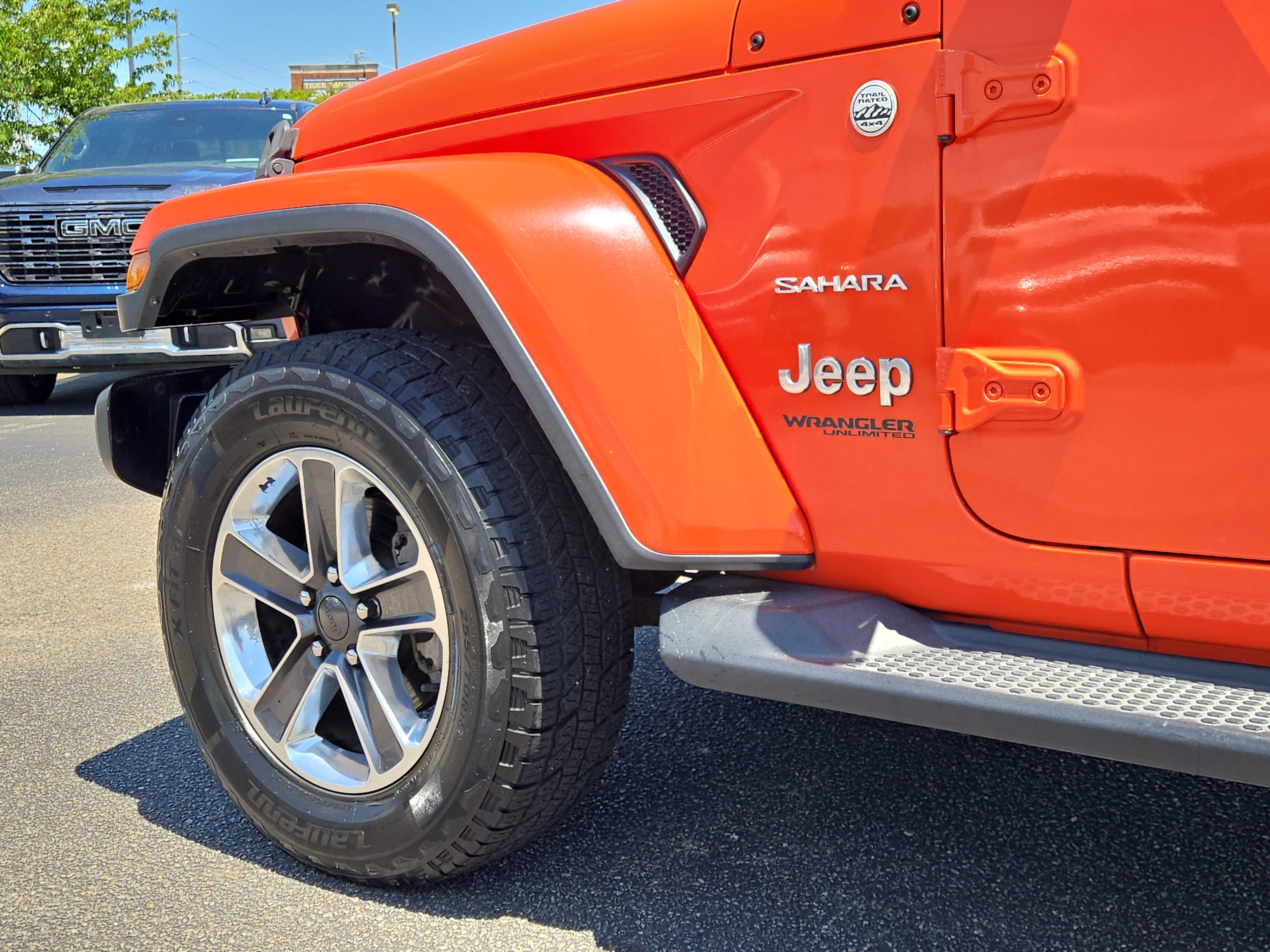 Used 2020 Punkn Metallic Clearcoat Jeep Sahara image 12