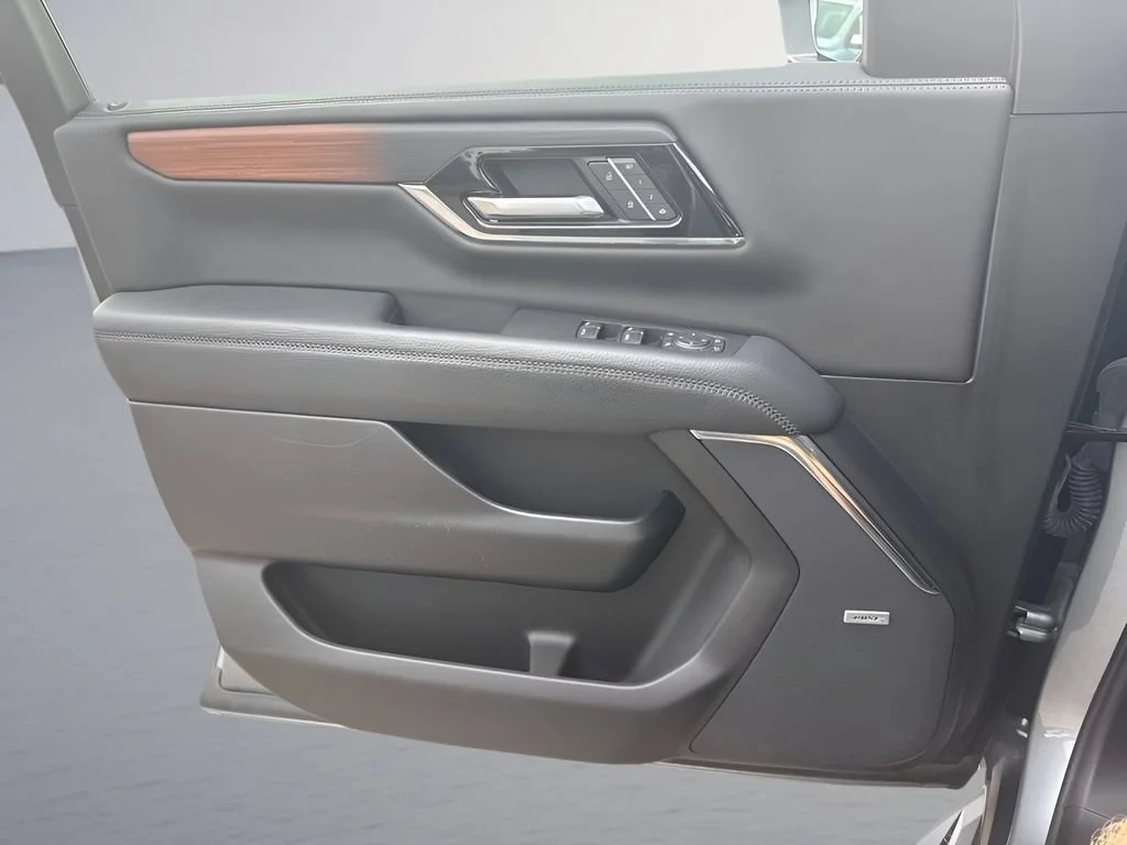 Used 2025 Sterling Metallic GMC Denali image 30