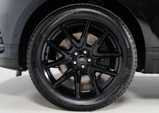 New 2026 Santorini Black Land Rover Dynamic SE image 9