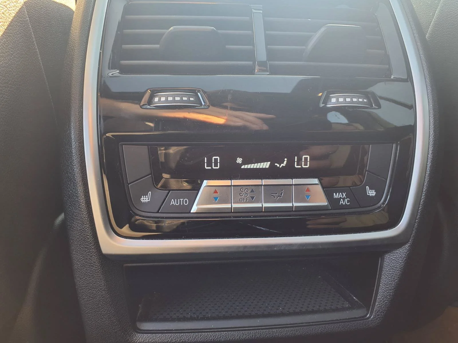 Used 2019 Arctic Gray Metallic BMW xDrive40i image 23