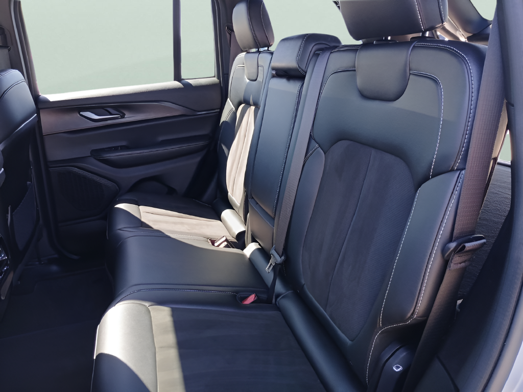 Used 2023 Silver Jeep Altitude X image 26