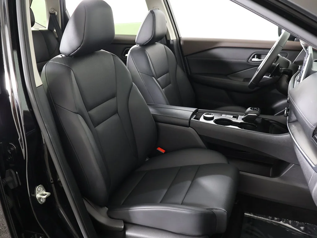 Used 2023 Black Nissan SV image 31
