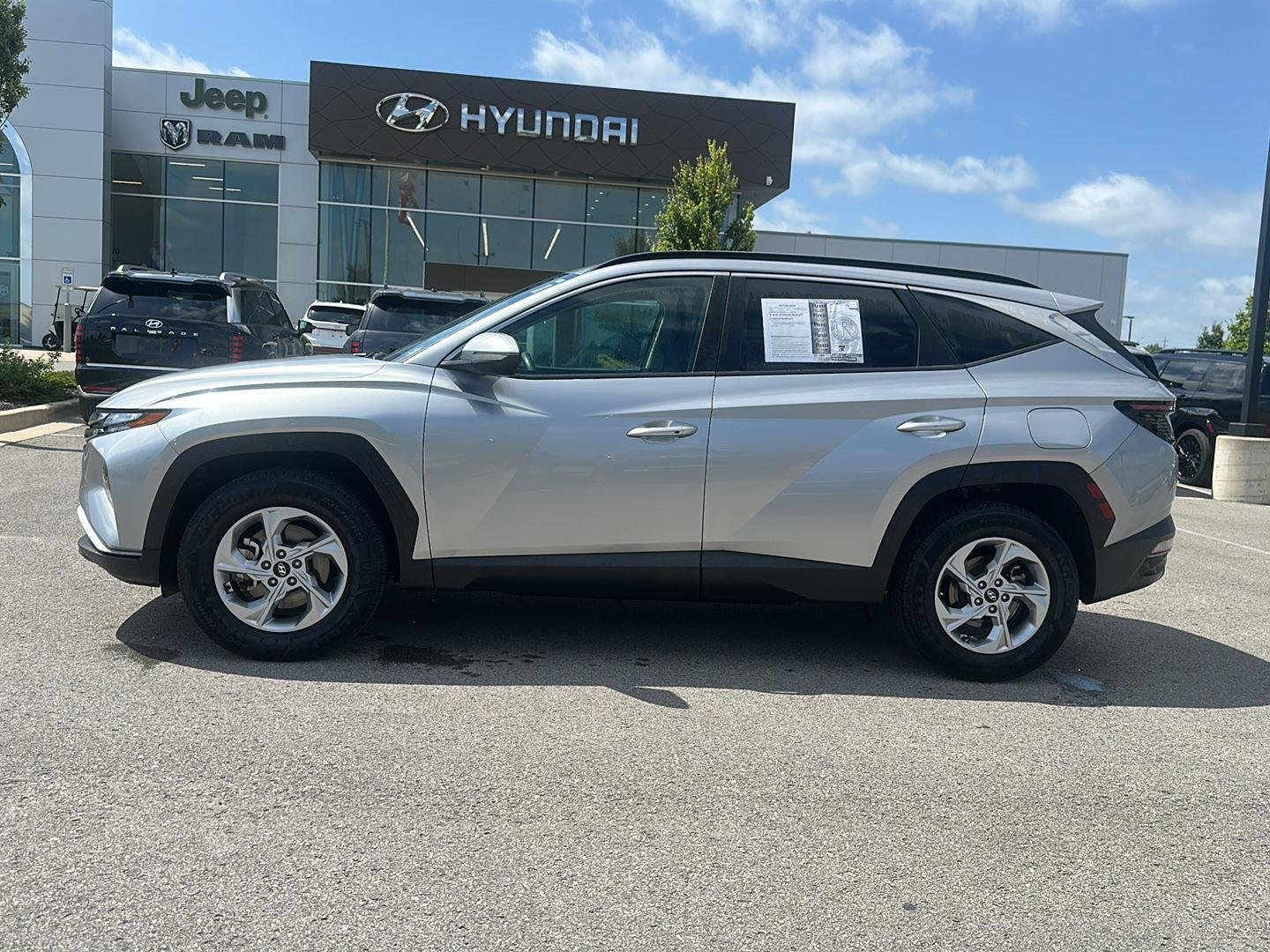 Used 2022 Hyundai Tucson SEL with VIN 5NMJBCAE5NH123441 for sale in Kansas City