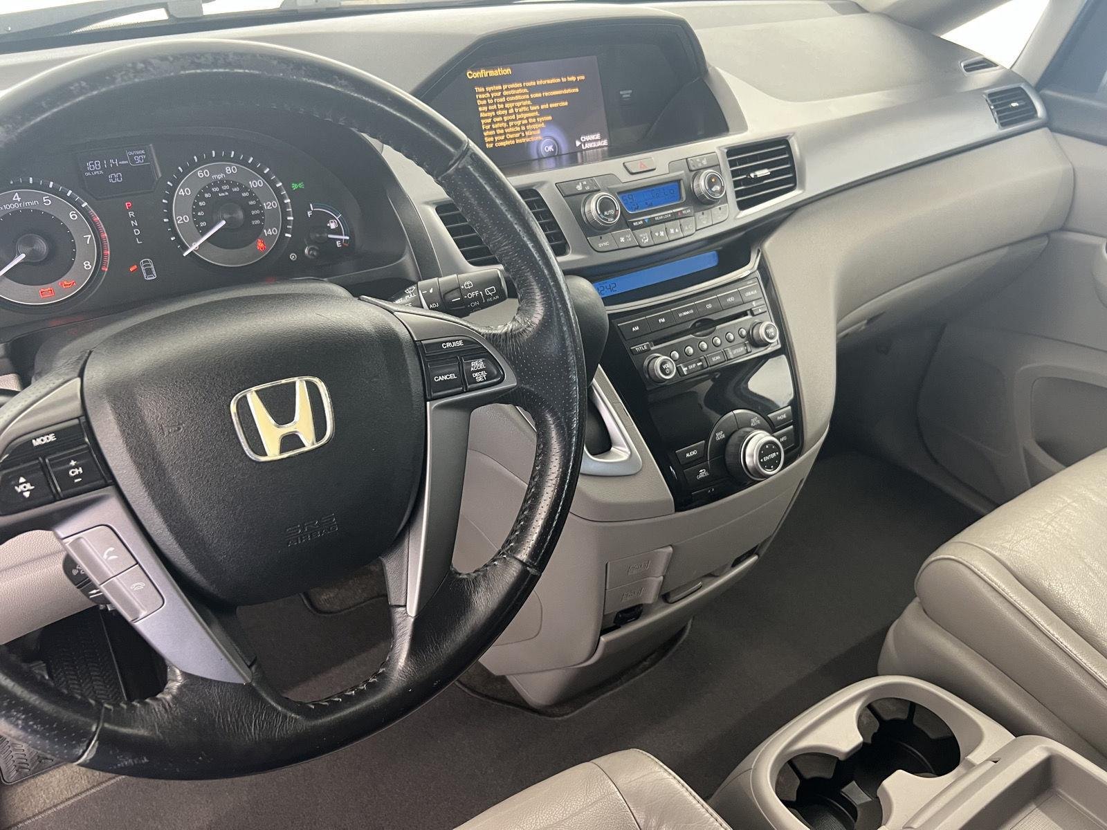 Used 2011 Alabaster Silver Metallic Honda EX-L image 19