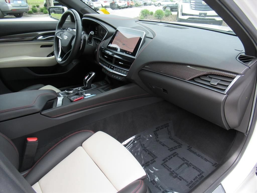 Used 2022 Crystal White Tricoat Cadillac Sport image 11