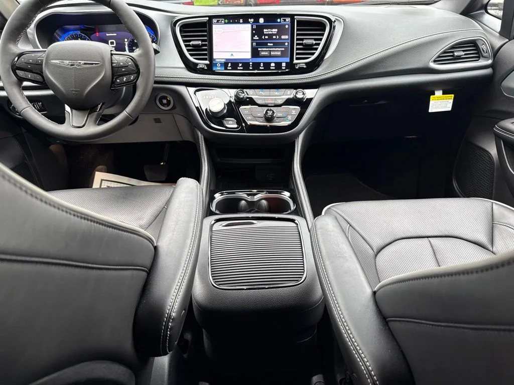 2026 Chrysler Pacifica Limited - Photo 18