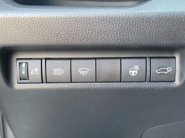 Used 2022 White Toyota XLE image 19