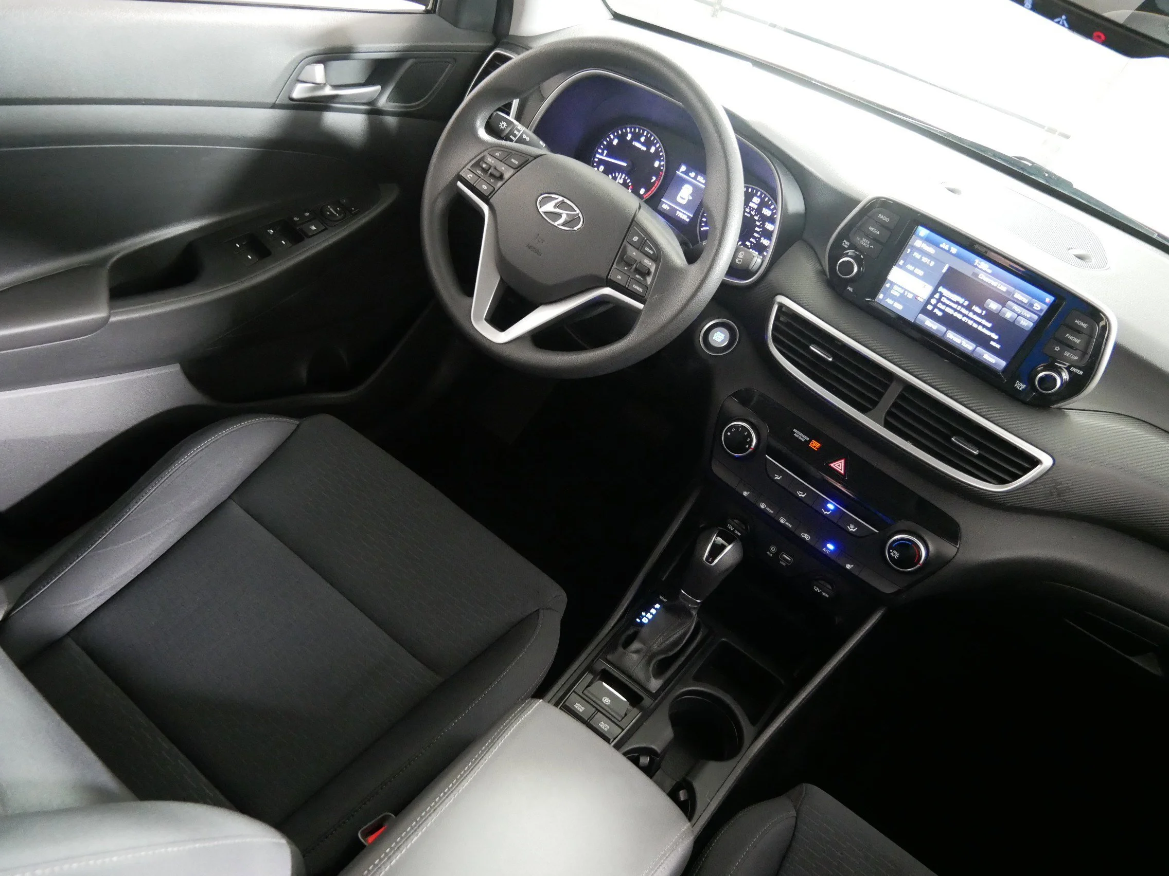 Used 2019 Gemstone Red Hyundai Value image 9