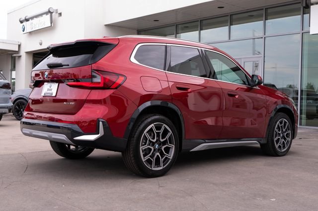 New 2027 Vegas Red Metallic BMW xDrive28i image 10