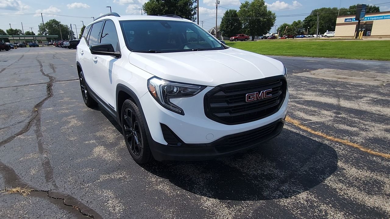 Used 2020 White GMC SLE image 2