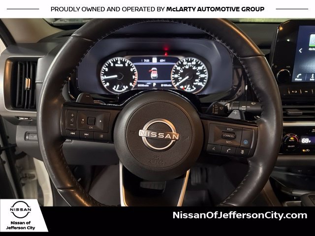 Used 2022 White Nissan SL image 28