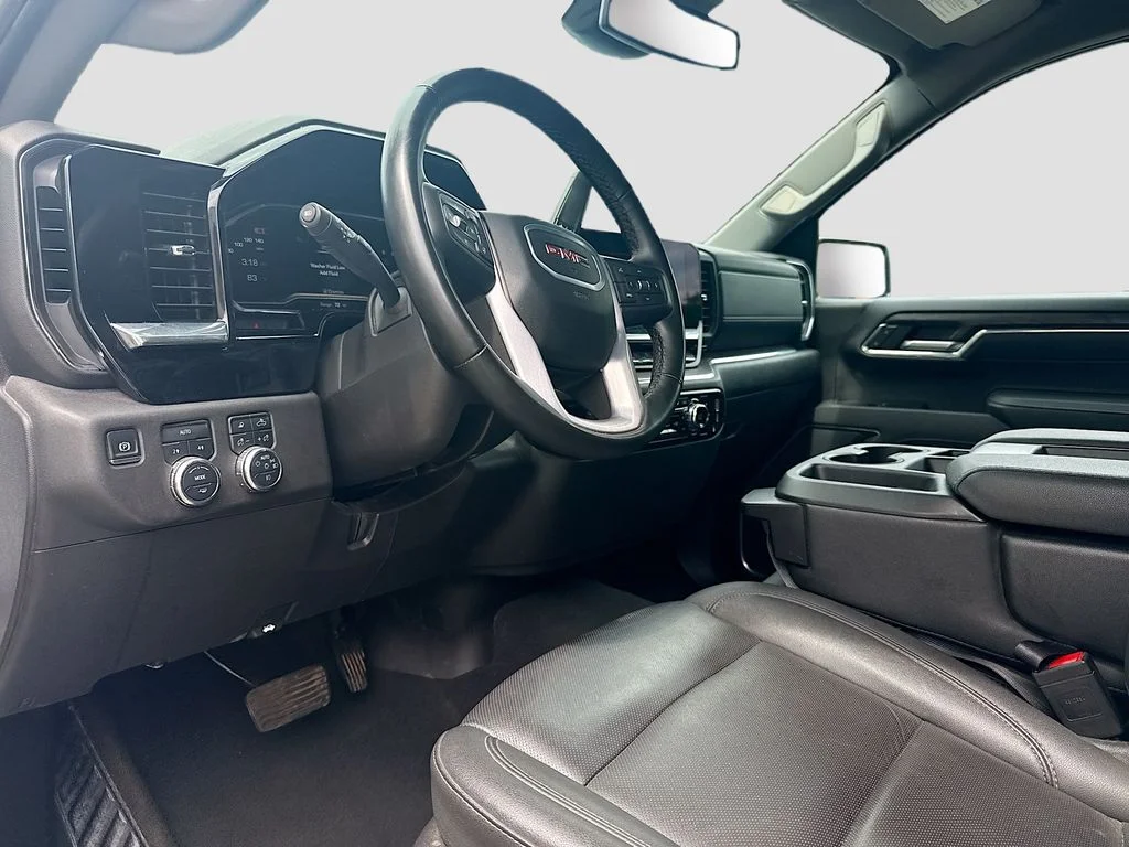 Used 2025 White GMC SLT image 10