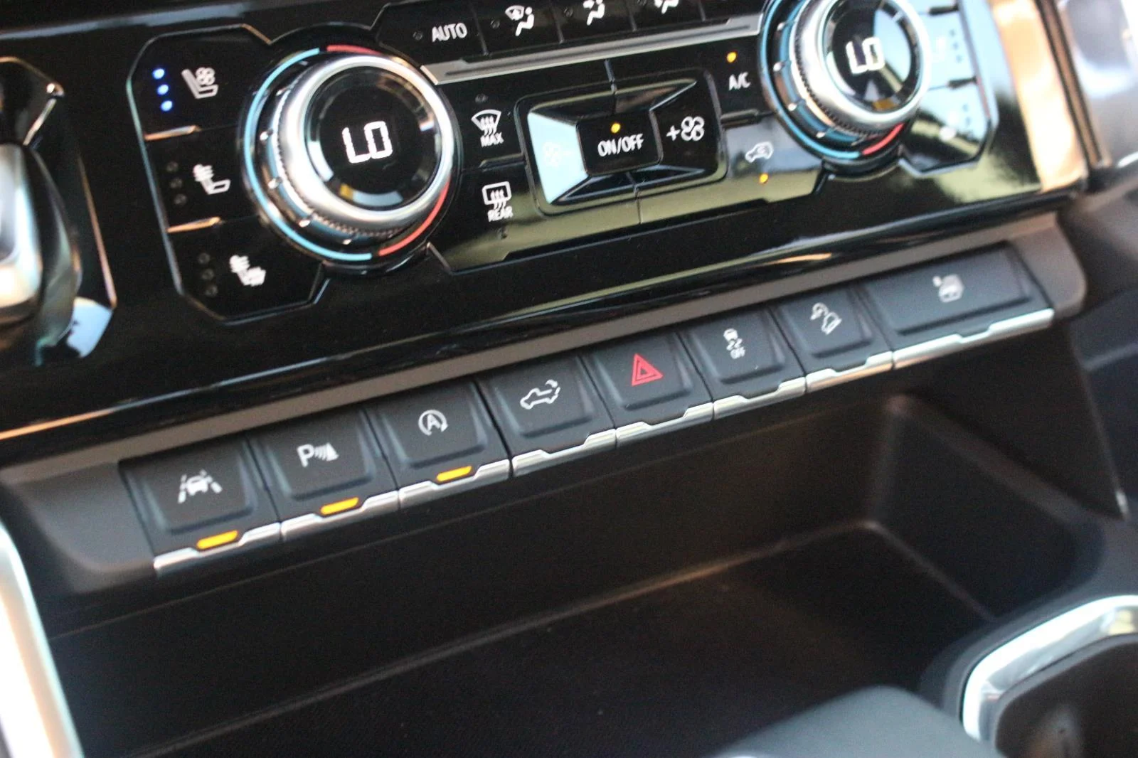 Used 2023 Summit White GMC Denali image 28