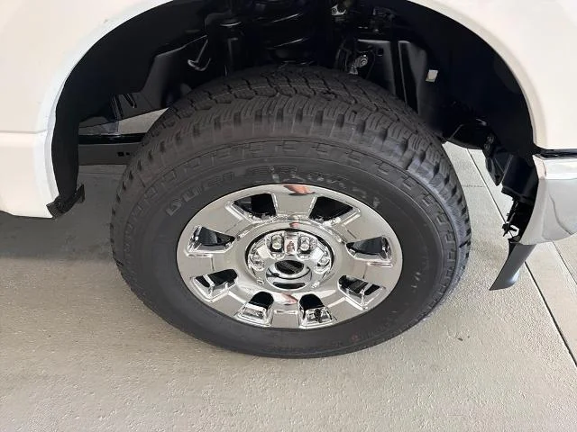 New 2026 Star White Metallic Tri-Coat Ford F-250® Lariat® image 23