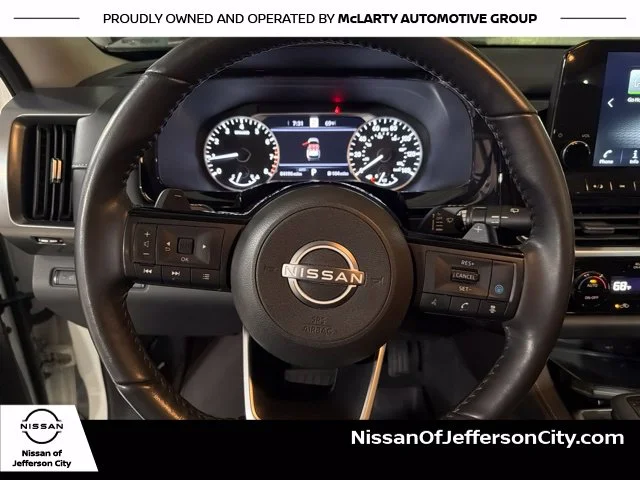 Used 2022 White Nissan SL image 28