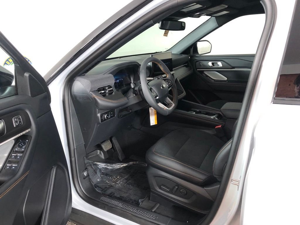 New 2026 White Ford Tremor image 8