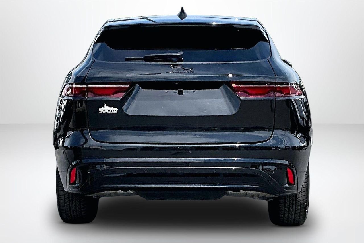 2024 Jaguar F-PACE R-Dynamic S - Photo 7