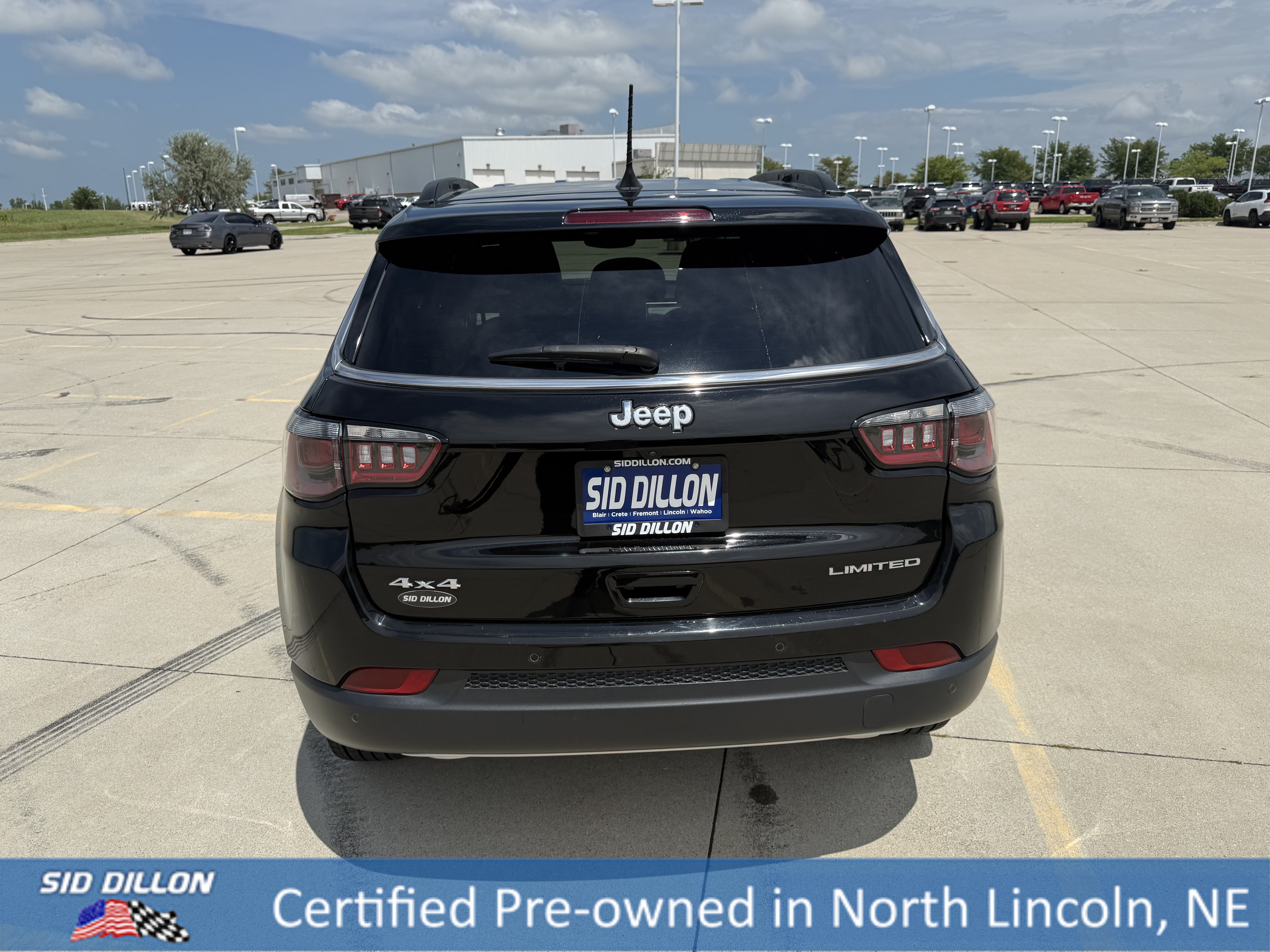Used 2023 Diamond Black Crystal Pearlcoat Jeep Limited image 5